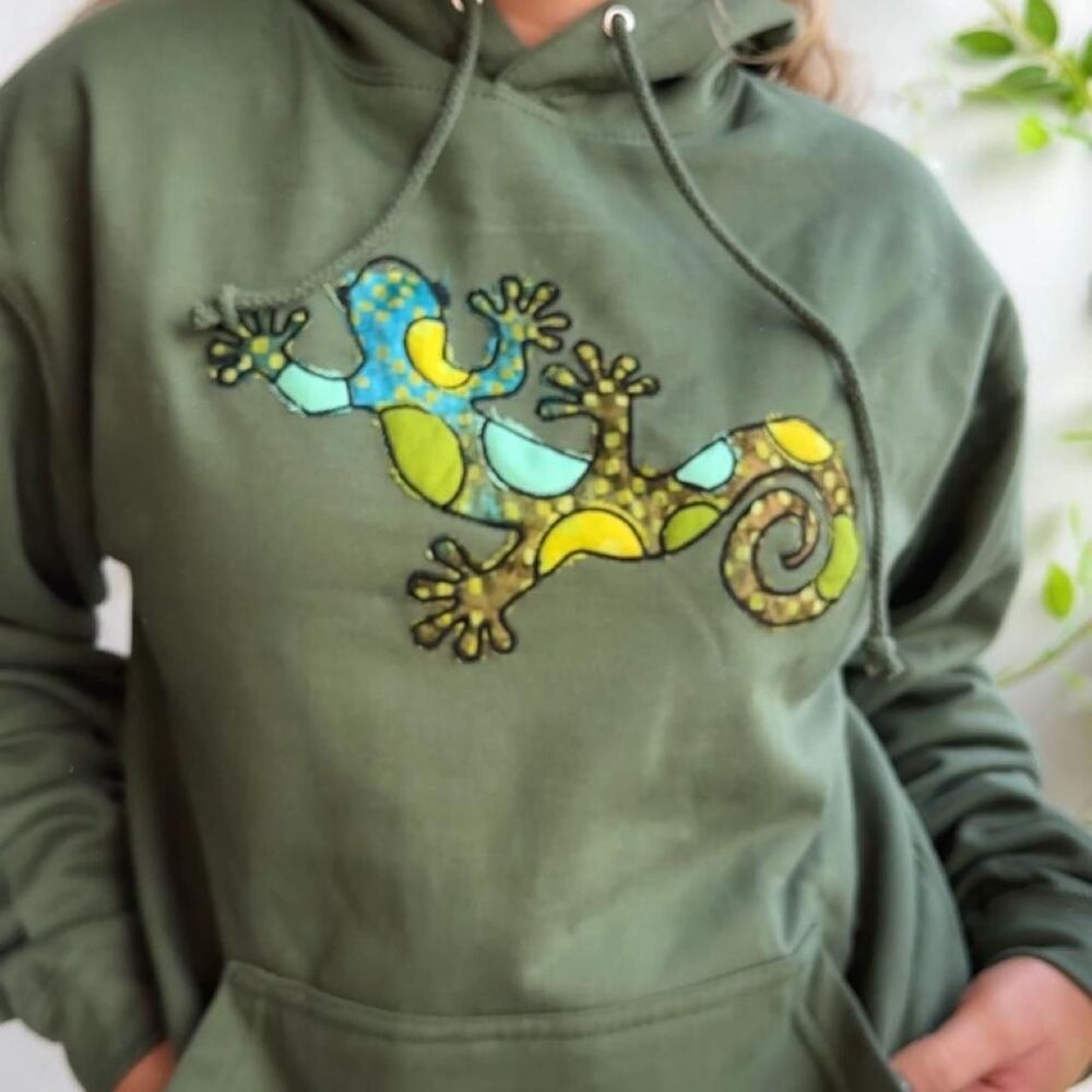 NWT Patchwork Embroidered Salamander Appliqué Olive Green Fleece Hoodie